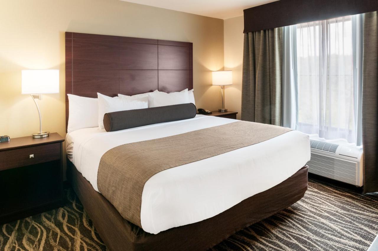 Cobblestone Hotel & Suites Appleton International Airport Neenah Exterior photo